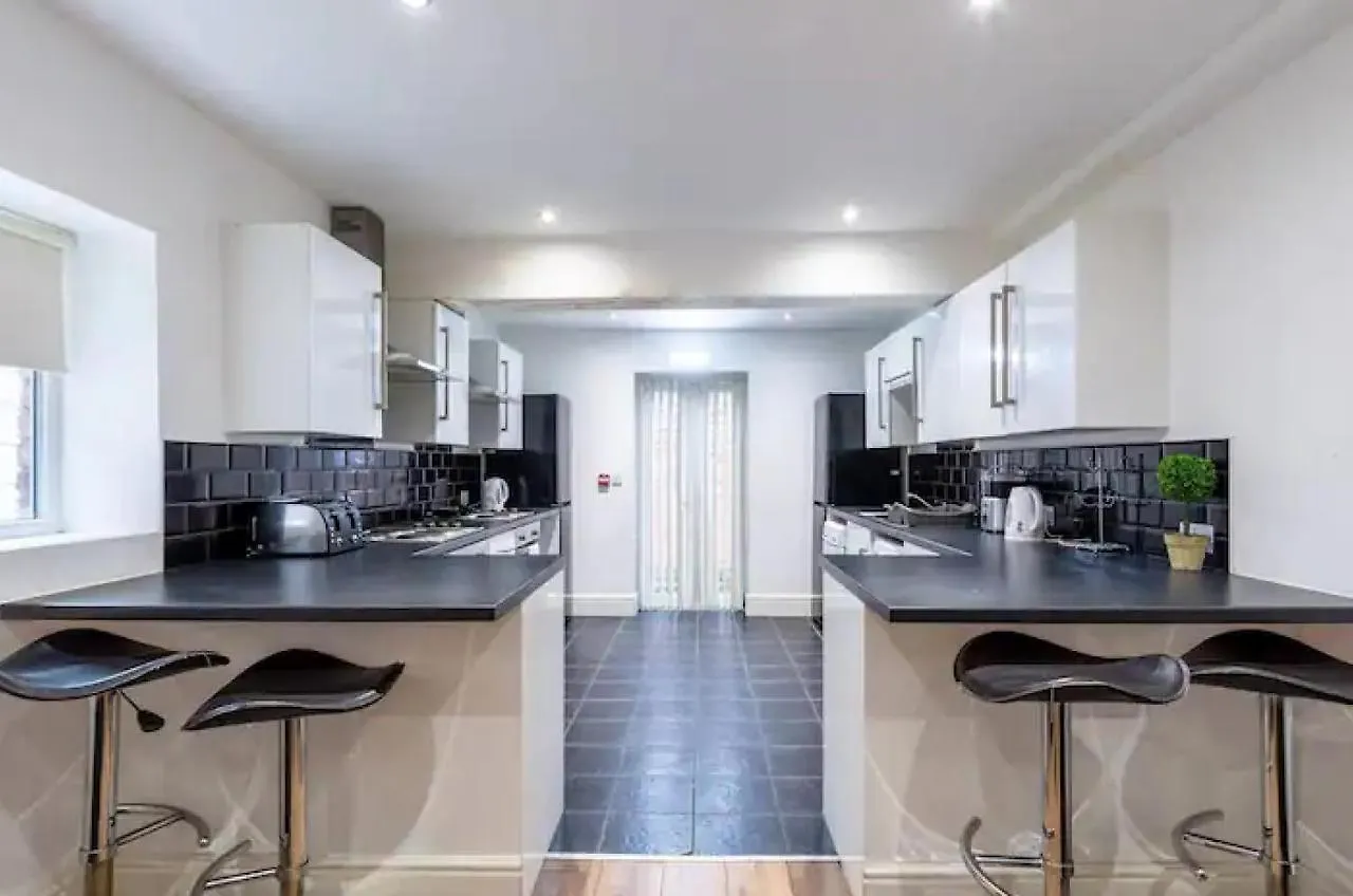 Kelvin Grove By Ustay Liverpool